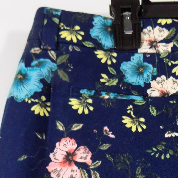 a.n.a. (A New Approach) Flowered Twill Shorts Size 14 - Picture 4 of 8